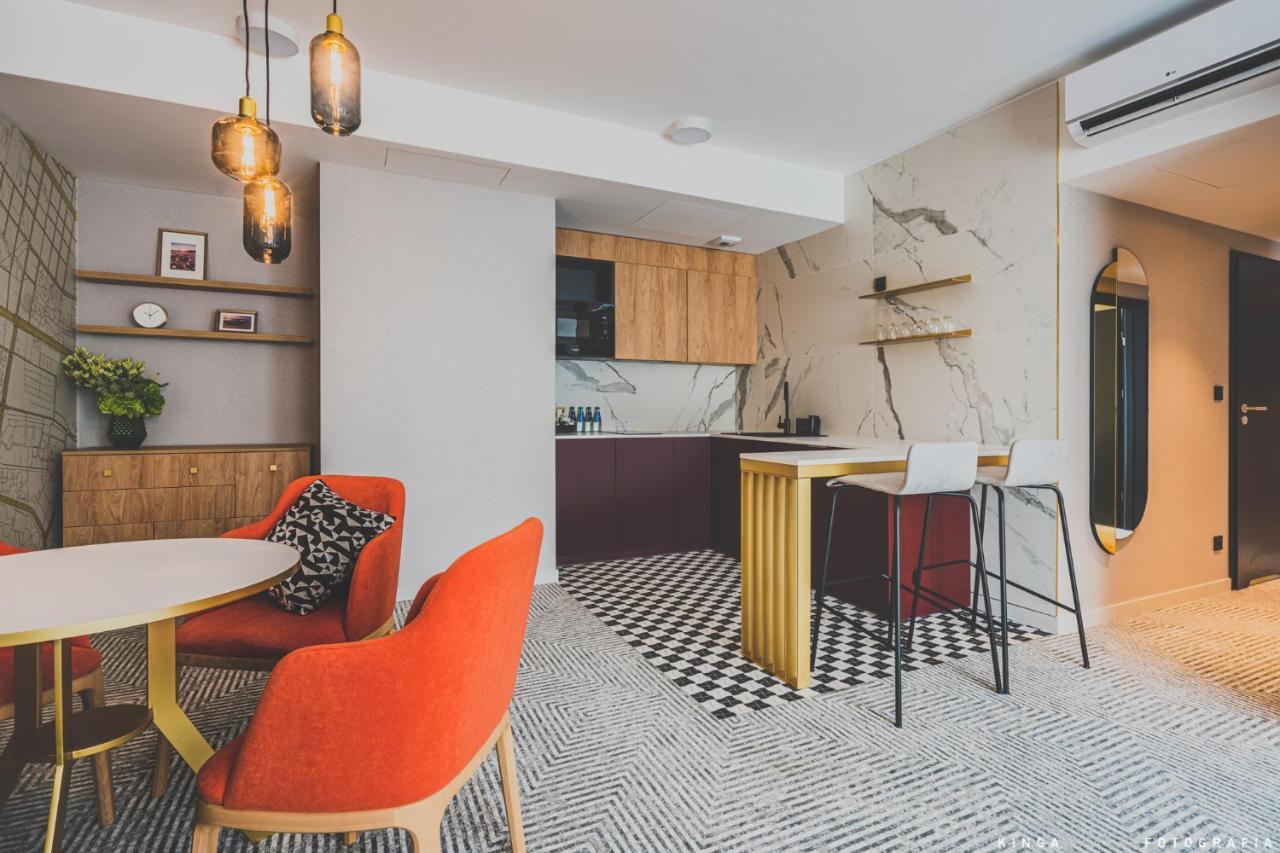 Apartament z łóżkiem typu king-size, rozkładaną sofą i balkonem